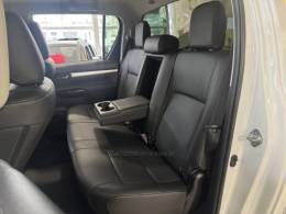 TOYOTA - HILUX - 2024/2024 - Branca - R$ 325.900,00