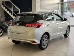 TOYOTA - YARIS - 2024/2024 - Prata - Sob Consulta