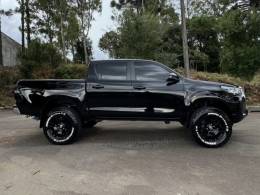 TOYOTA - HILUX - 2023/2024 - Preta - R$ 264.900,00