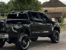 TOYOTA - HILUX - 2023/2024 - Preta - R$ 264.900,00