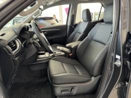 TOYOTA - HILUX SW4 - 2025/2025 - Cinza - Sob Consulta