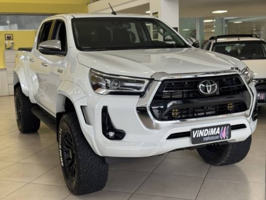 TOYOTA - HILUX - 2024/2024 - Branca - R$ 325.900,00