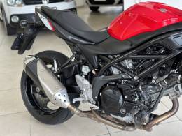 SUZUKI - SV 650 A - 2017/2018 - Vermelha - R$ 38.000,00