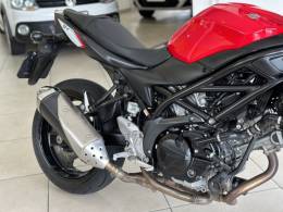 SUZUKI - SV 650 A - 2017/2018 - Vermelha - R$ 34.900,00