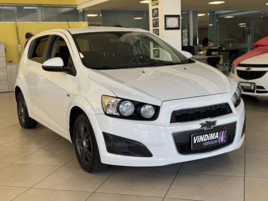 CHEVROLET - SONIC - 2012/2013 - Branca - R$ 36.900,00