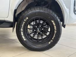TOYOTA - HILUX - 2024/2024 - Branca - R$ 325.900,00