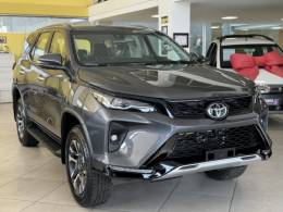 TOYOTA - HILUX SW4 - 2025/2025 - Cinza - Sob Consulta