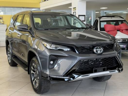 TOYOTA - HILUX SW4 - 2025/2025 - Cinza - Sob Consulta