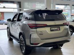 TOYOTA - HILUX SW4 - 2022/2022 - Prata - Sob Consulta