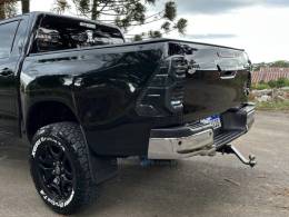 TOYOTA - HILUX - 2023/2024 - Preta - R$ 264.900,00