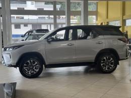 TOYOTA - HILUX SW4 - 2022/2022 - Prata - Sob Consulta