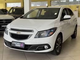 CHEVROLET - ONIX - 2014/2015 - Branca - R$ 61.900,00