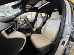 TOYOTA - COROLLA - 2023/2024 - Prata - R$ 181.900,00