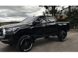 TOYOTA - HILUX - 2023/2024 - Preta - R$ 264.900,00