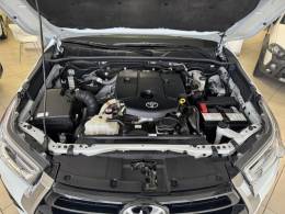 TOYOTA - HILUX - 2024/2024 - Branca - R$ 325.900,00