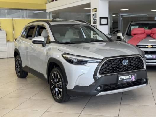TOYOTA - COROLLA - 2023/2024 - Prata - R$ 181.900,00