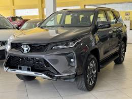TOYOTA - HILUX SW4 - 2025/2025 - Cinza - Sob Consulta